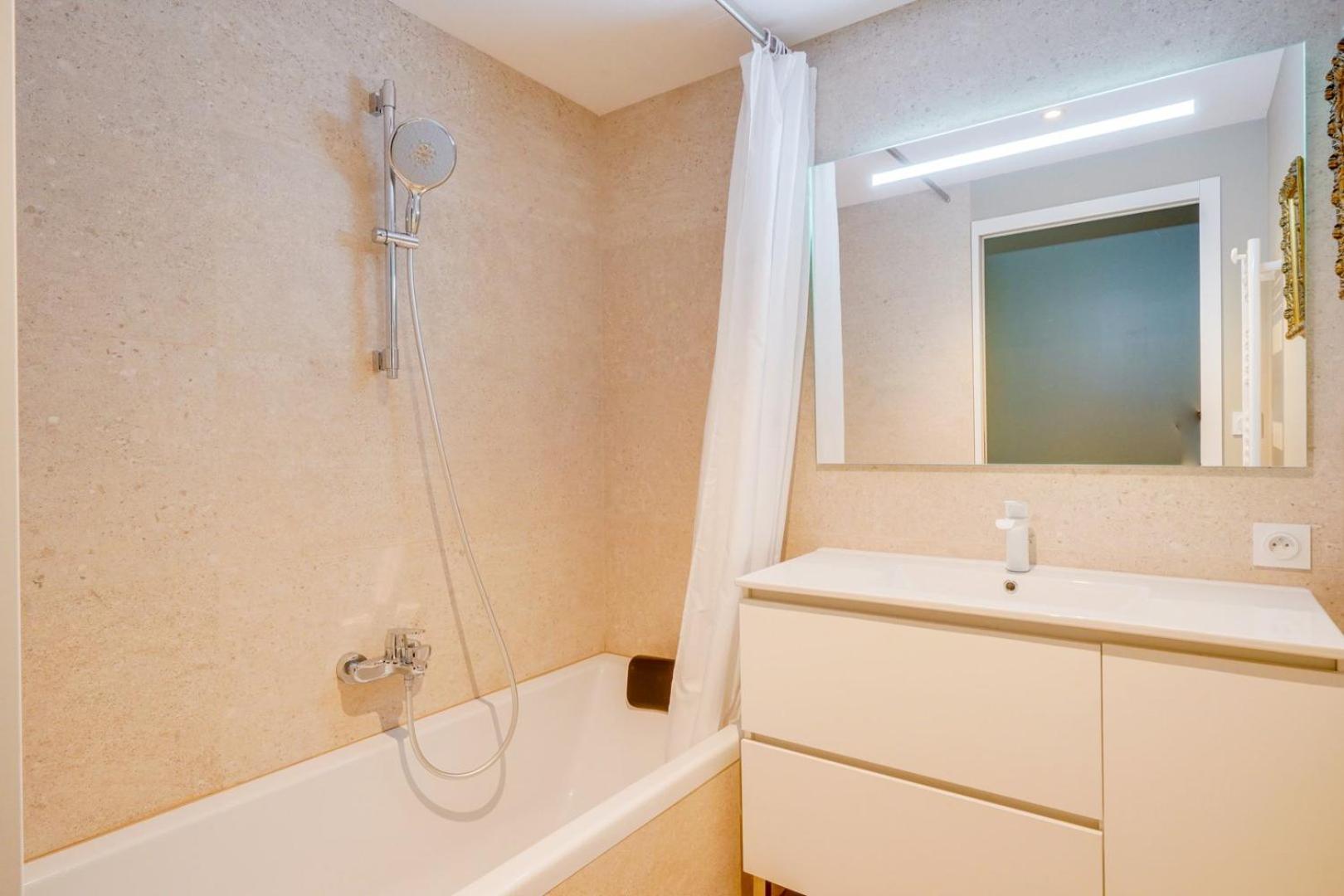 Spacious Bordeaux Family Home With Swimming Pool Εξωτερικό φωτογραφία